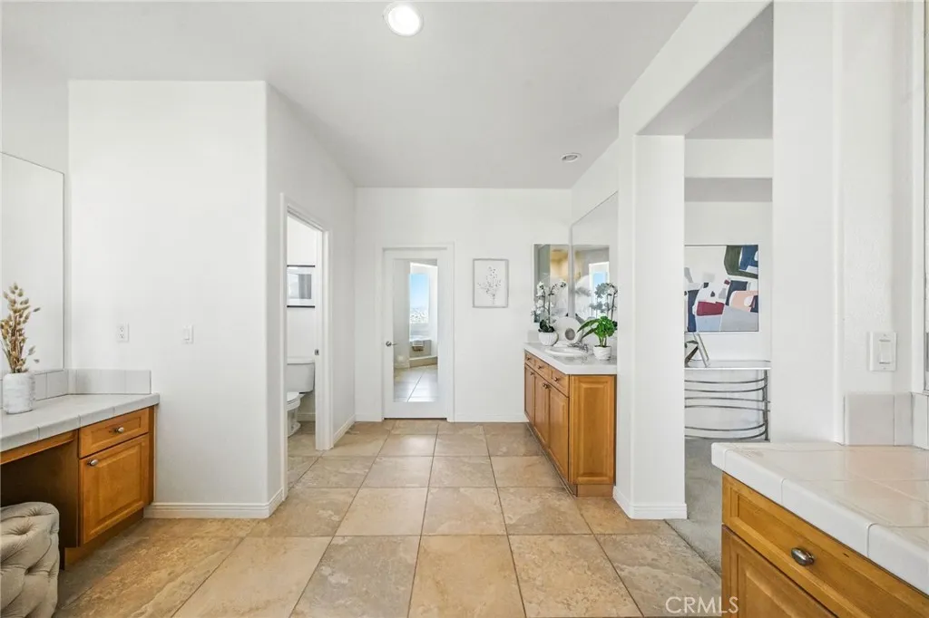 21 Via Palmieki Court, Lake Elsinore, California 92532 home-pic-38